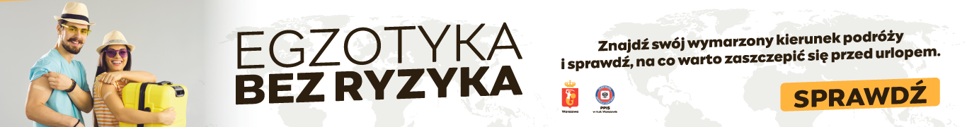 Para po szczepieniu, z plastrami na ramionach; kobieta trzyma walizkę – symbol przygotowania do podróży