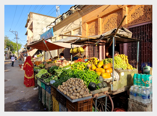Stragan z warzywami w Indiach