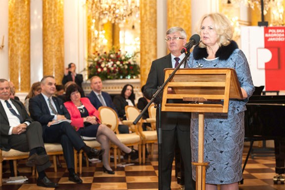 Dyrektor Małgorzata Zaława-Dąbrowska przemawia podczas uroczystości wręczenia nagród konkursu Znakomity Przywódca 2016